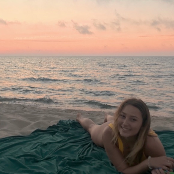 Meet your Posher, Madison - Picture 1 of 1